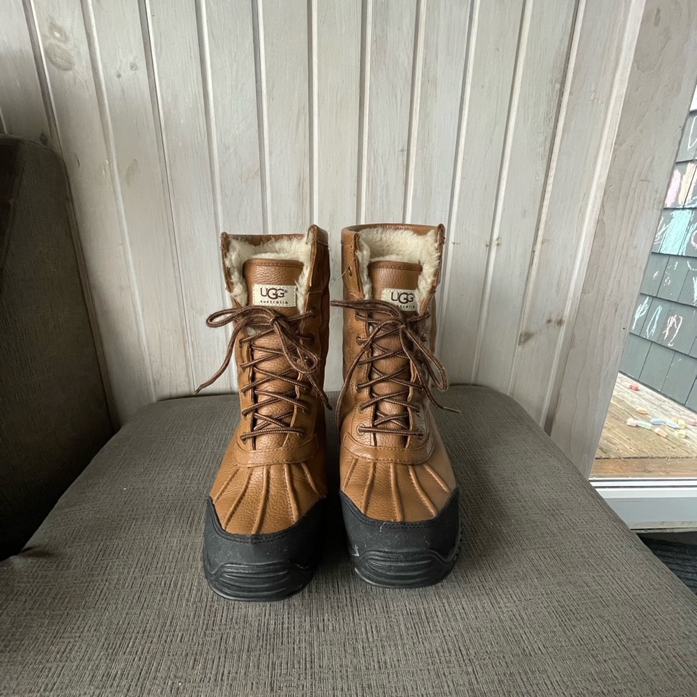 Ugg Australia Adirondack Size 8